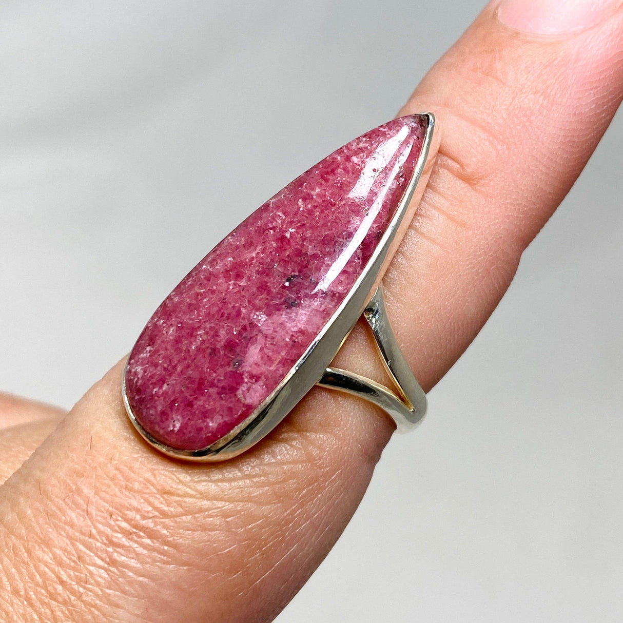 Rhodonite Teardrop Split Ring Size 8 KRGJ3215 - Nature's Magick