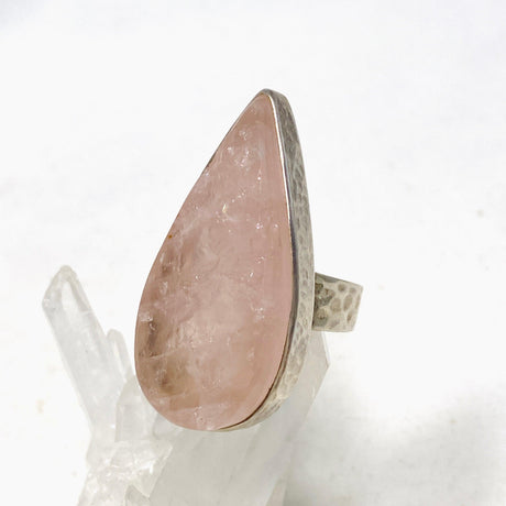 Rose Quartz raw teardrop ring with beaten band s.10 KRGJ1302 - Nature's Magick