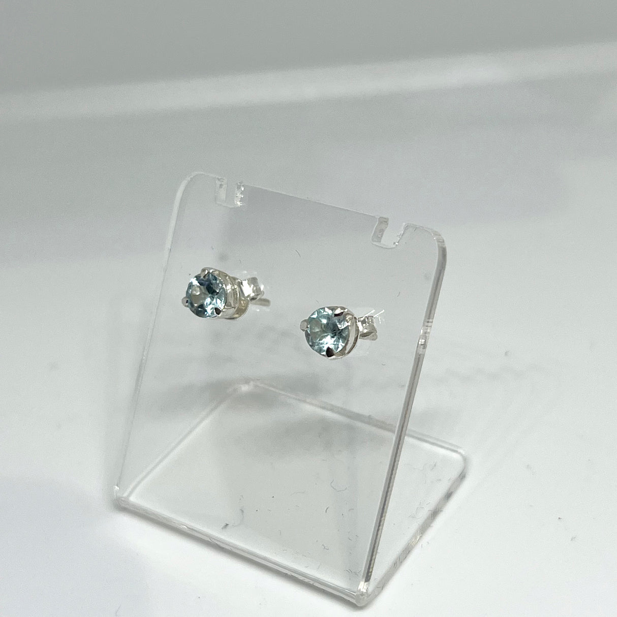 Round Faceted Gemstone 3-claw Set Stud Earring 5mm PSE005