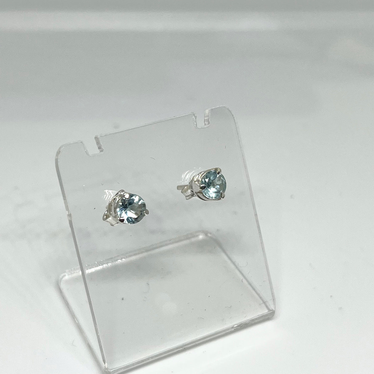 Round Faceted Gemstone 3-claw Set Stud Earring 5mm PSE005