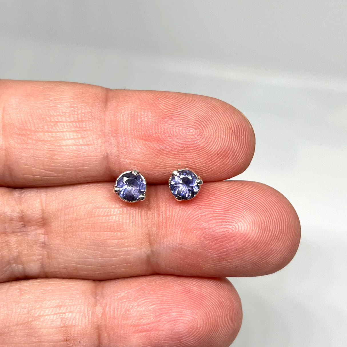 Round Faceted Gemstone 3-claw Set Stud Earring 5mm PSE005