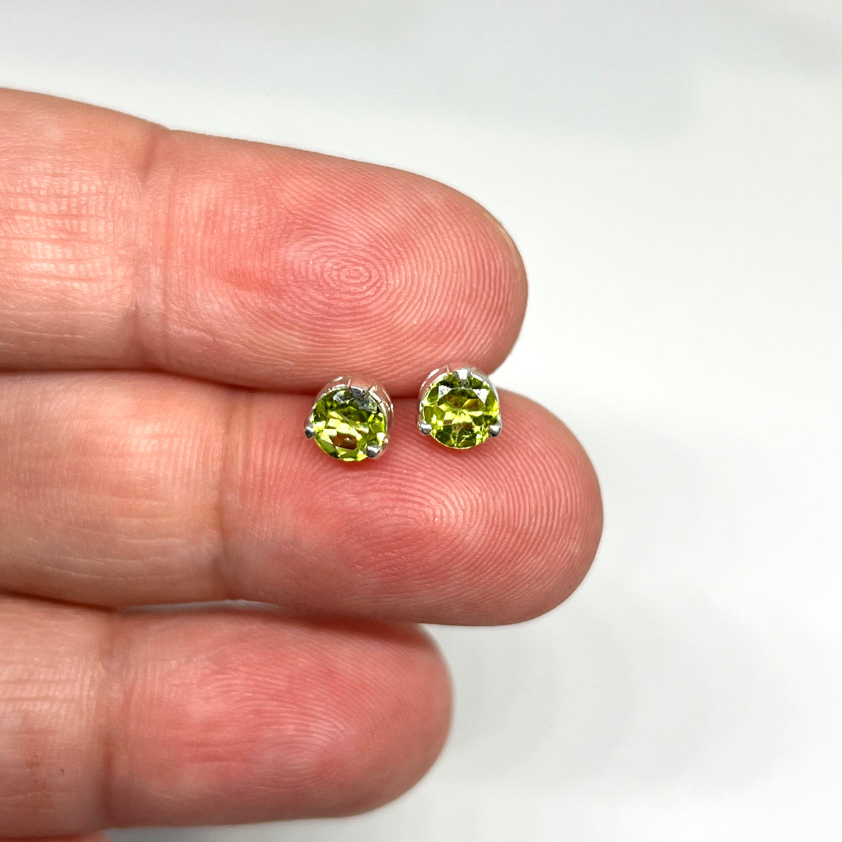 Round Faceted Gemstone 3-claw Set Stud Earring 5mm PSE005