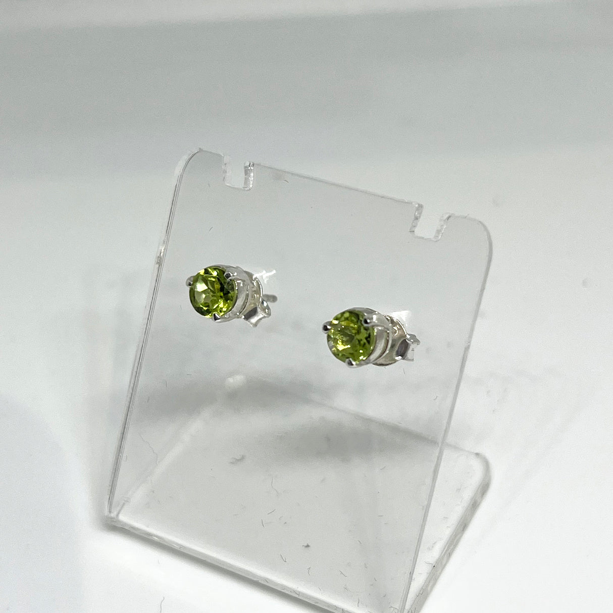 Round Faceted Gemstone 3-claw Set Stud Earring 5mm PSE005