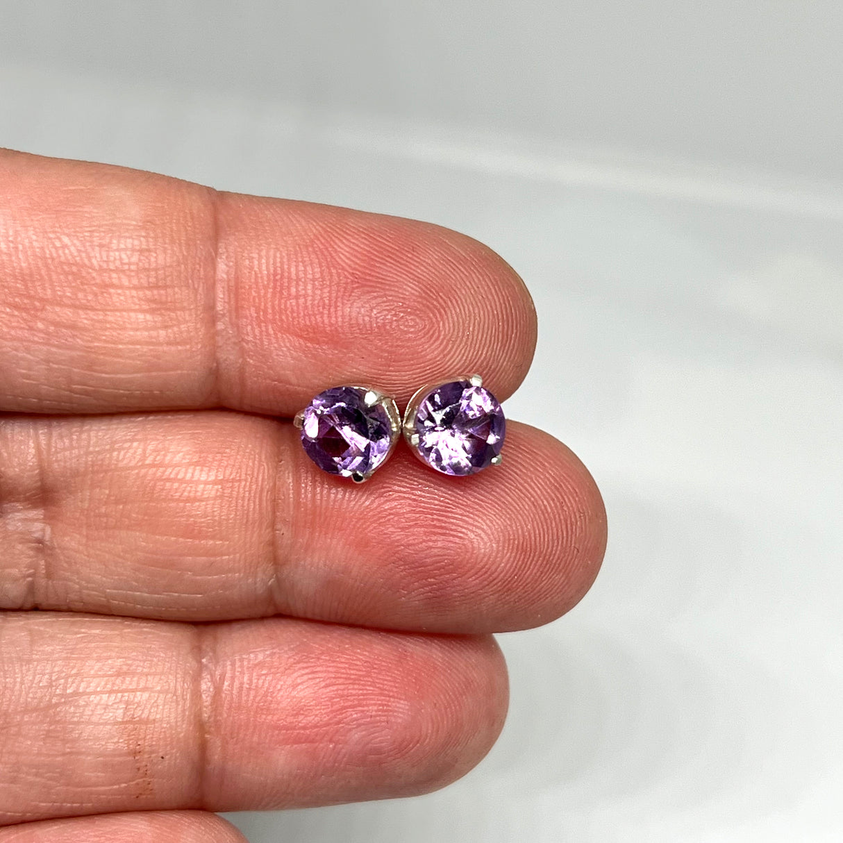 Round Faceted Gemstone 3-claw Set Stud Earring 7mm PSE006