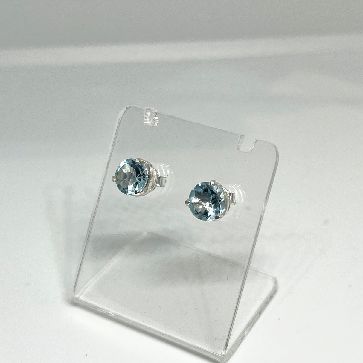 Round Faceted Gemstone 3-claw Set Stud Earring 7mm PSE006