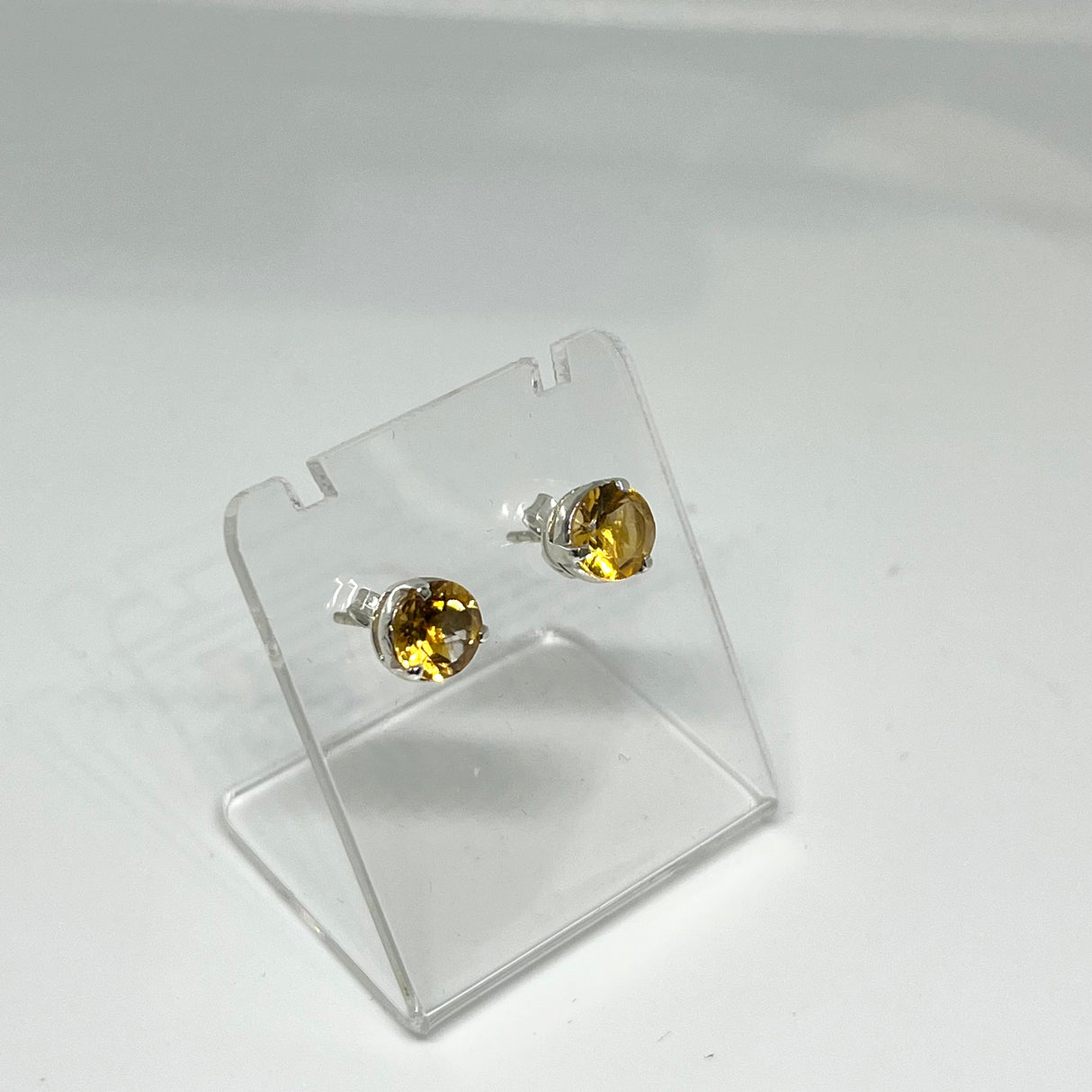 Round Faceted Gemstone 3-claw Set Stud Earring 7mm PSE006