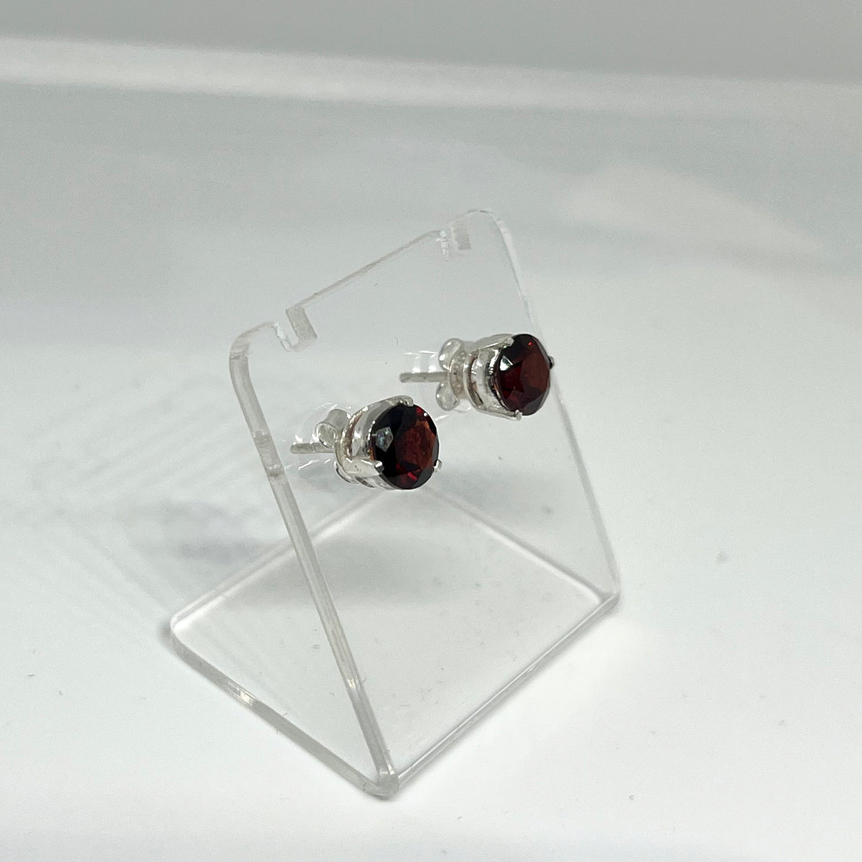 Round Faceted Gemstone 3-claw Set Stud Earring 7mm PSE006