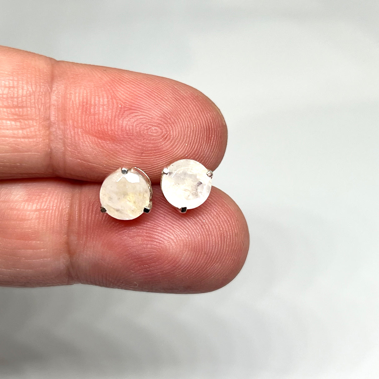 Round Faceted Gemstone 3-claw Set Stud Earring 7mm PSE006