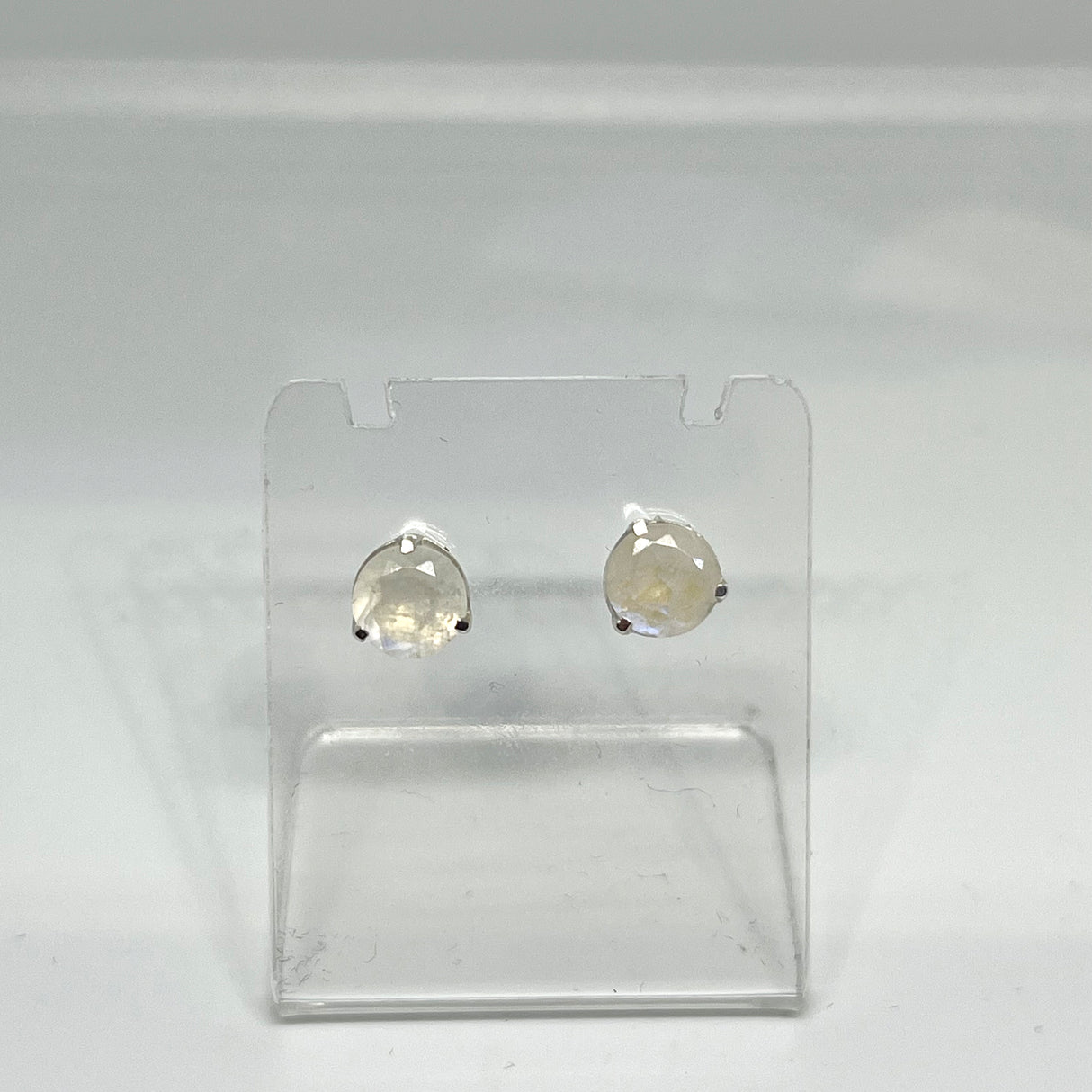 Round Faceted Gemstone 3-claw Set Stud Earring 7mm PSE006