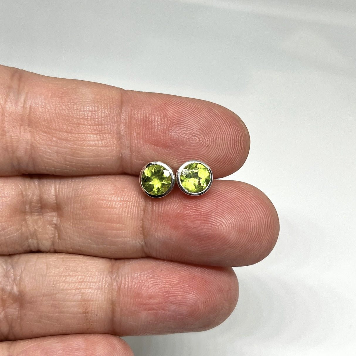 Round Faceted Gemstone Bezel Set Stud Earrings PSE003