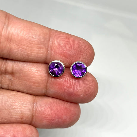 Round Faceted Gemstone Decorative Bezel Set Stud Earrings 7mm PSE001