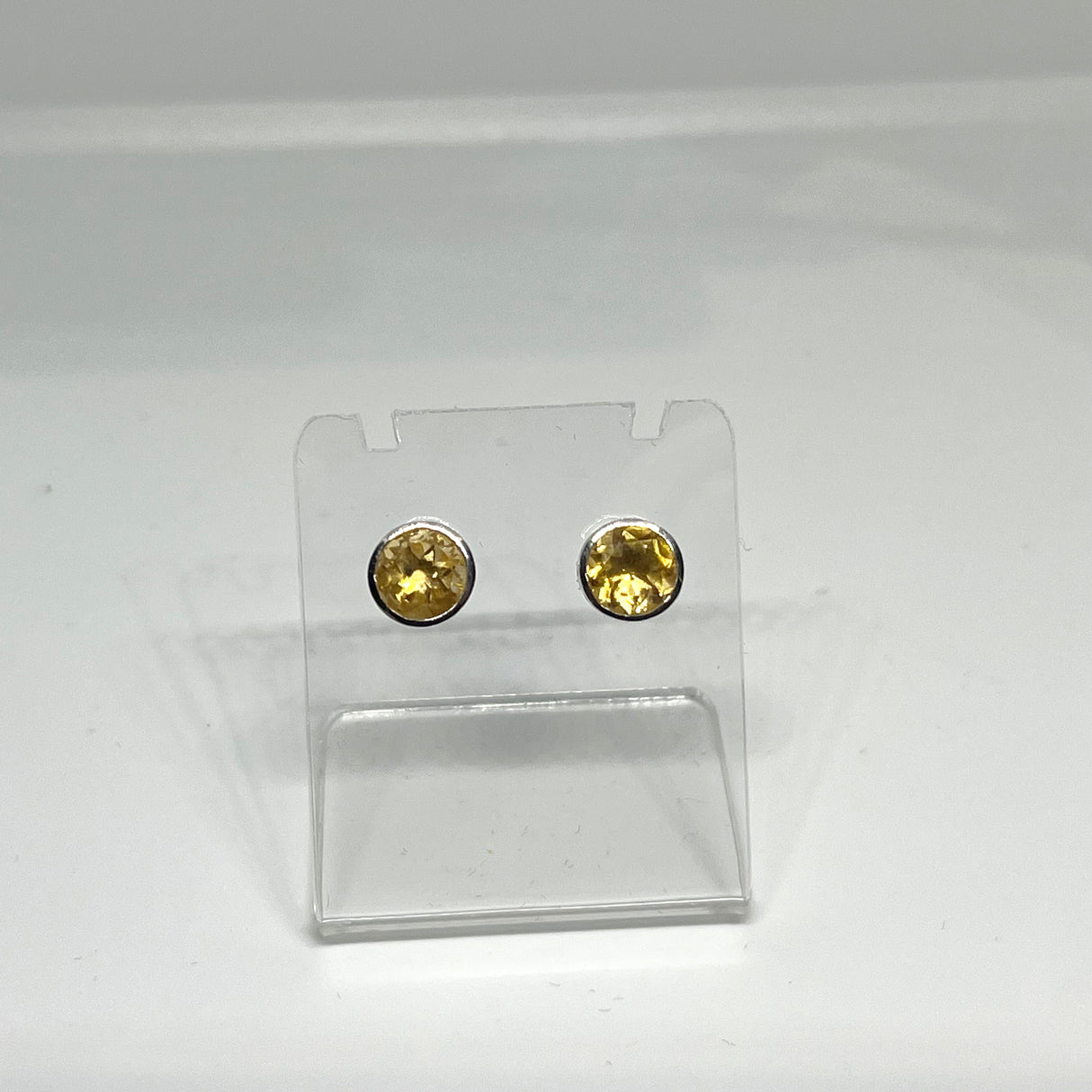 Round Faceted Gemstone Decorative Bezel Set Stud Earrings 7mm PSE001