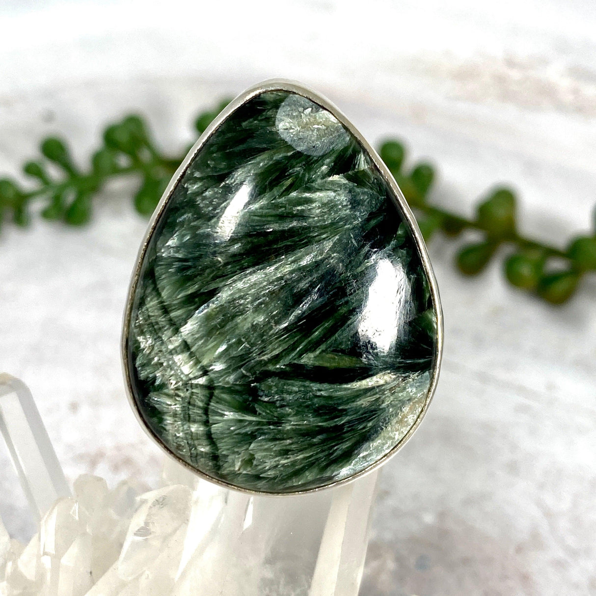 Seraphinite teardrop beaten band ring s.10 KRGJ1633 - Nature's Magick