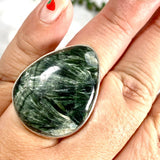 Seraphinite teardrop beaten band ring s.10 KRGJ1633 - Nature's Magick