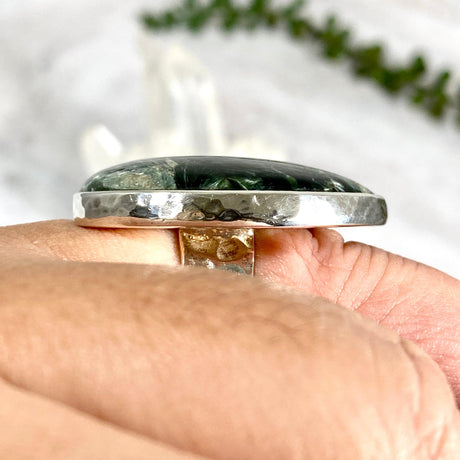 Seraphinite teardrop beaten band ring s.10 KRGJ1633 - Nature's Magick