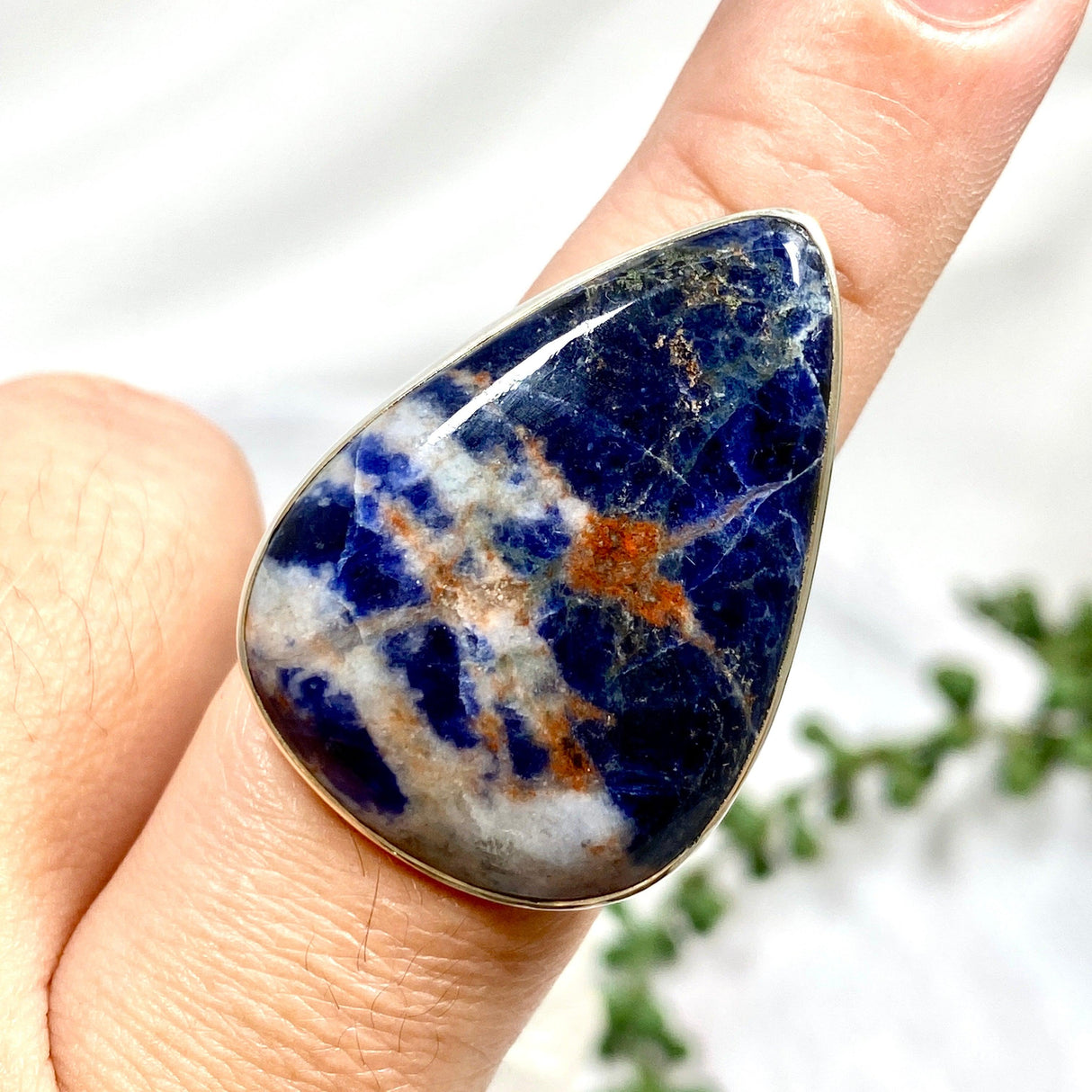 Sodalite teardrop cabochon ring with beaten band s.9 KRGJ937 - Nature's Magick