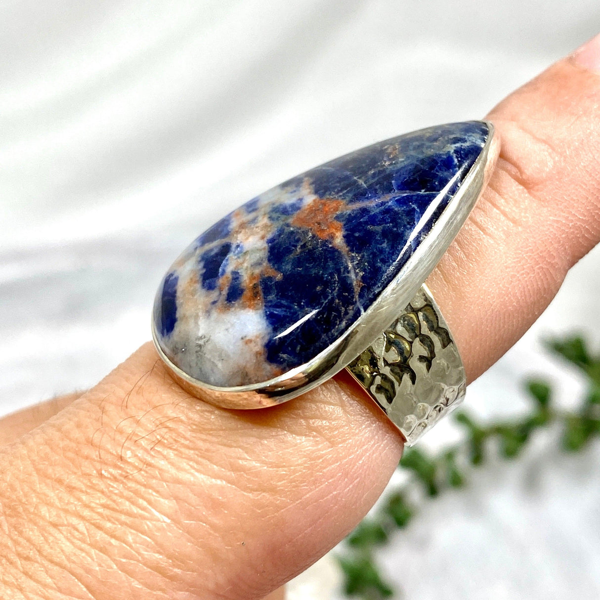 Sodalite teardrop cabochon ring with beaten band s.9 KRGJ937 - Nature's Magick