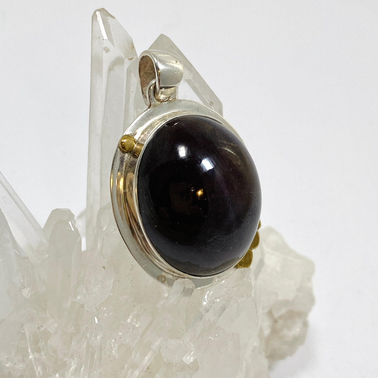 Star Garnet Oval Cabochon Pendant in a Decorative Setting KPGJ4848