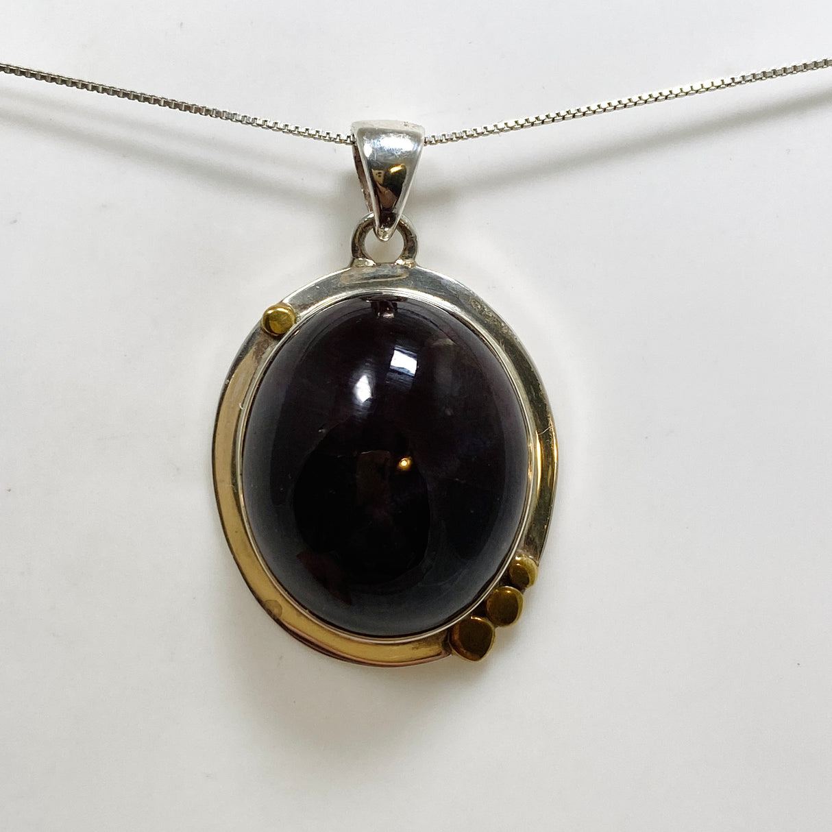 Star Garnet Oval Cabochon Pendant in a Decorative Setting KPGJ4848