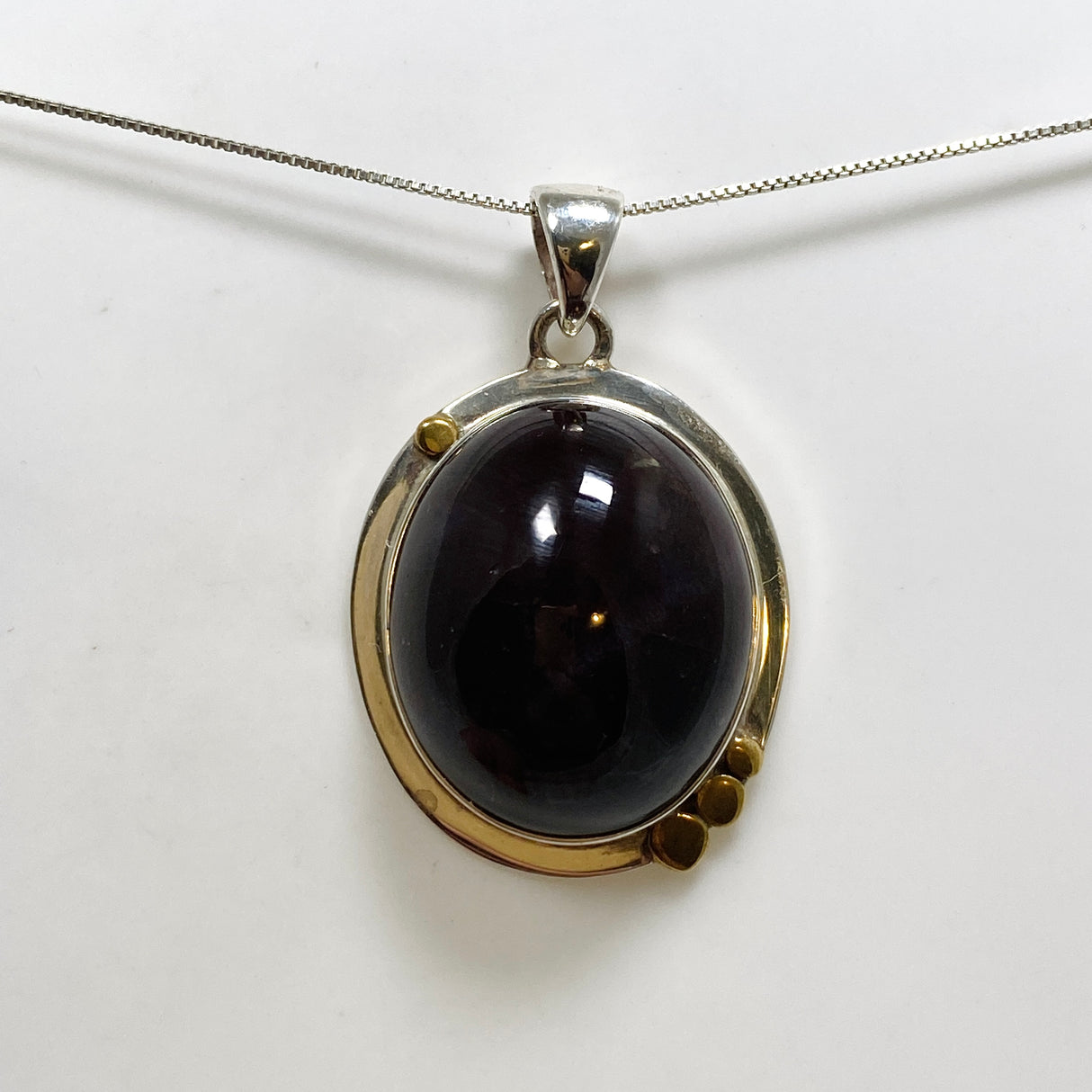 Star Garnet Oval Cabochon Pendant in a Decorative Setting KPGJ4848