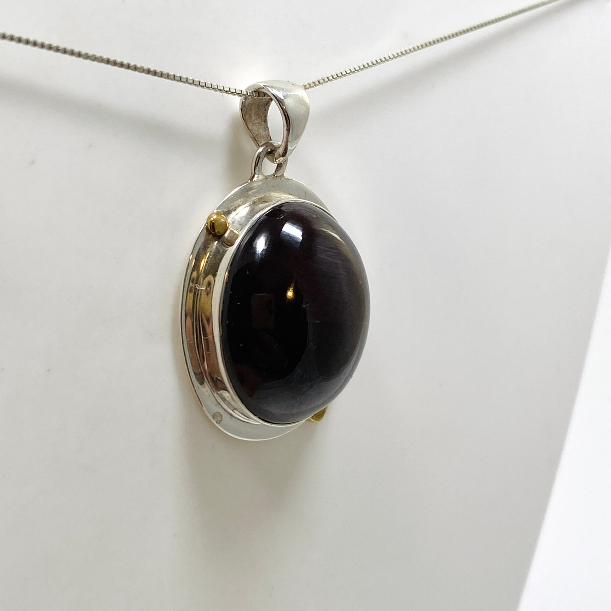 Star Garnet Oval Cabochon Pendant in a Decorative Setting KPGJ4848