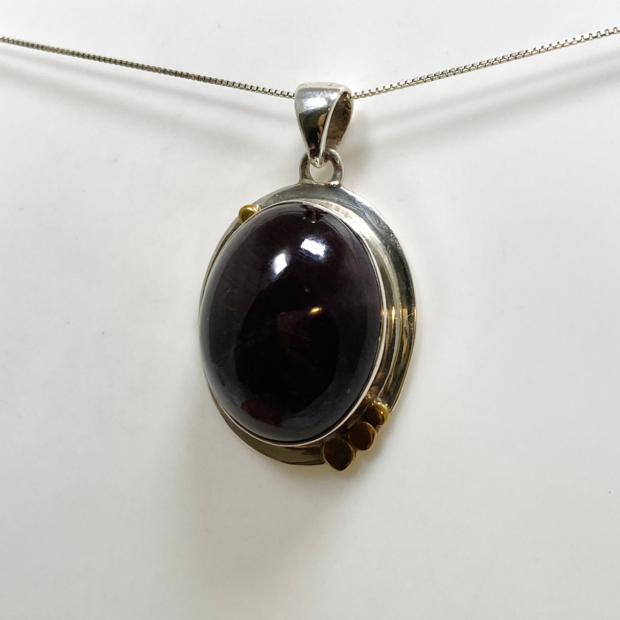 Star Garnet Oval Cabochon Pendant in a Decorative Setting KPGJ4848