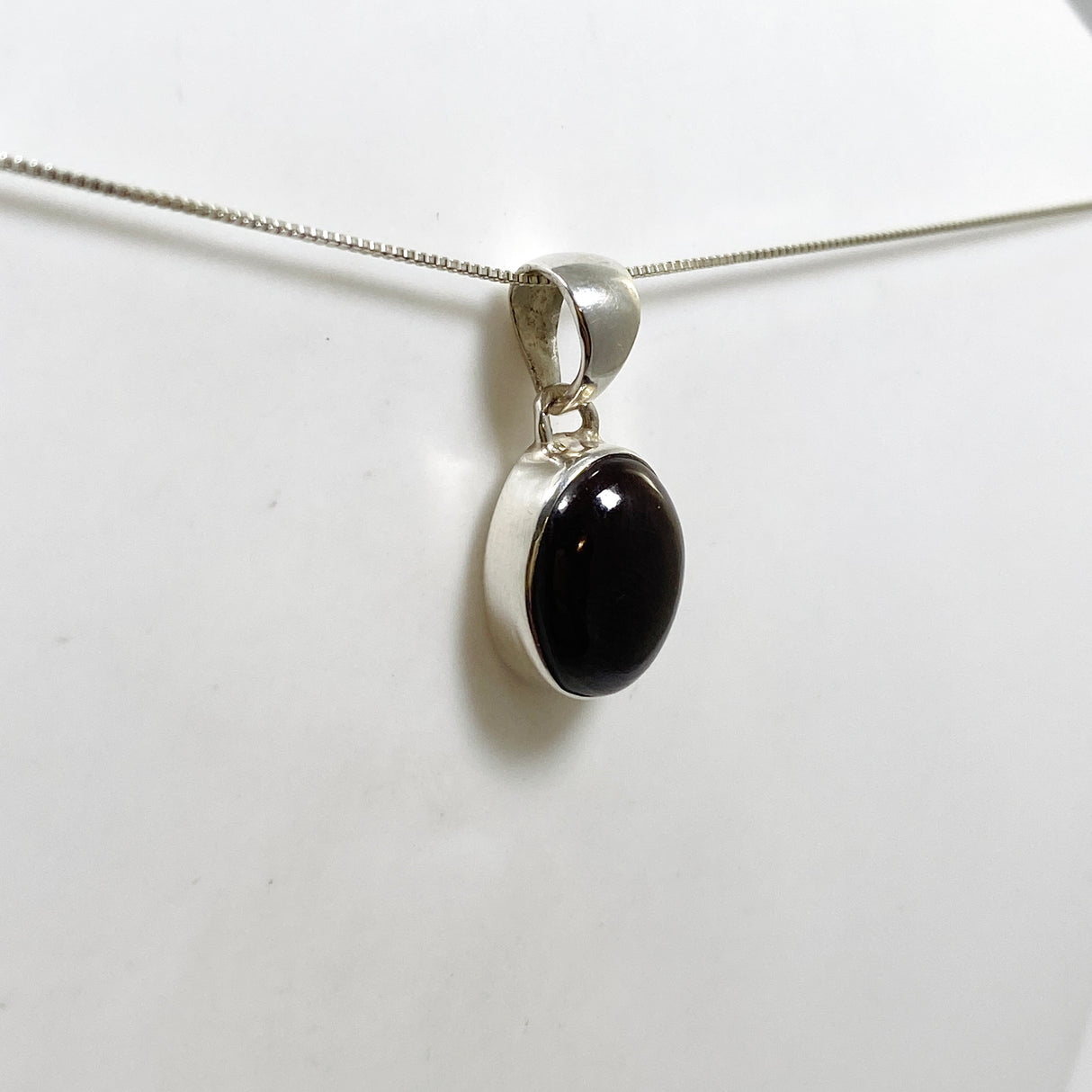 Star Garnet Oval Cabochon Pendant KPGJ4847