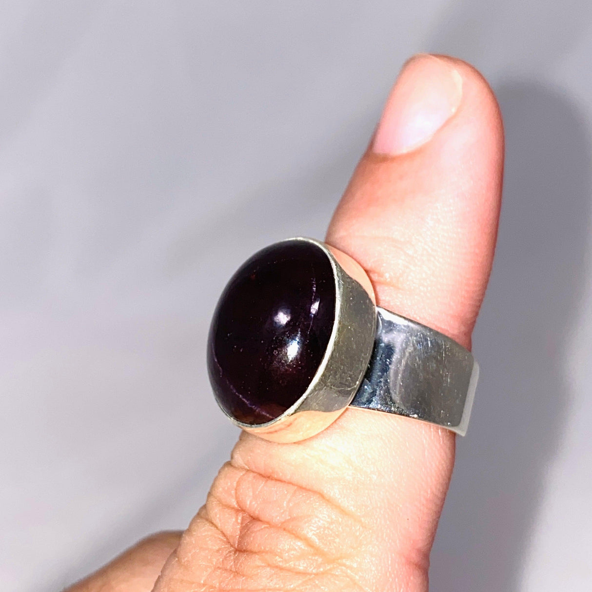 Star Garnet Oval Ring Size 7 KRGJ3135 - Nature's Magick