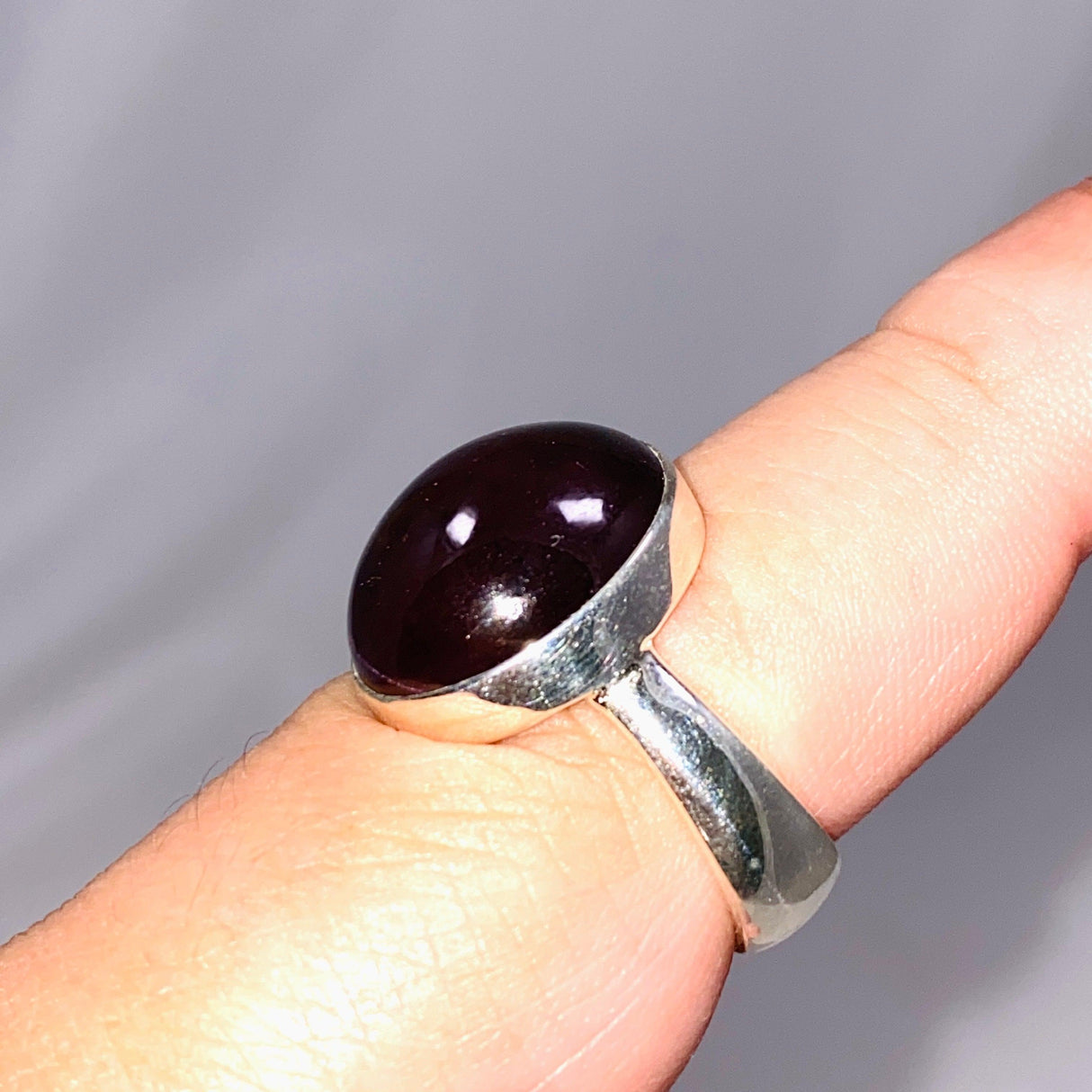 Star Garnet Oval Ring Size 9 KRGJ3137 - Nature's Magick