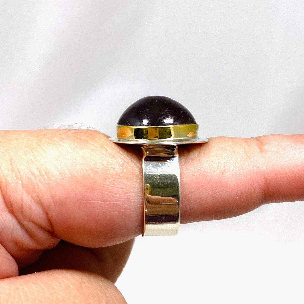 Star Garnet Round Ring with Brass Detailing Size 10 KRGJ3133 - Nature's Magick