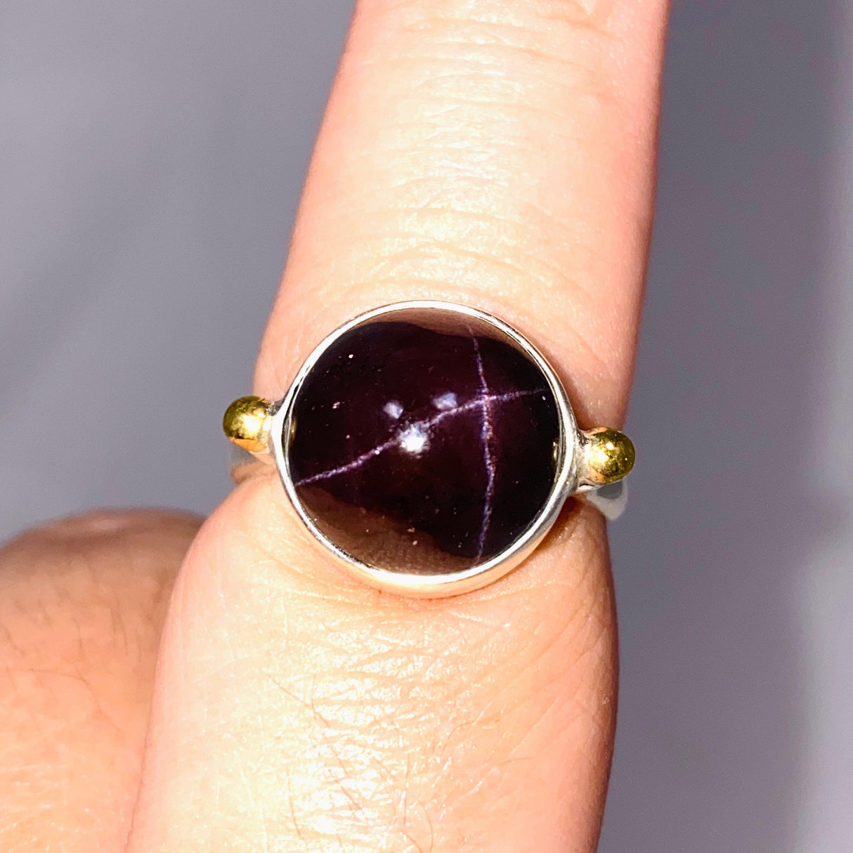 Star Garnet Round Ring with Brass Detailing Size 9 KRGJ3132 - Nature's Magick