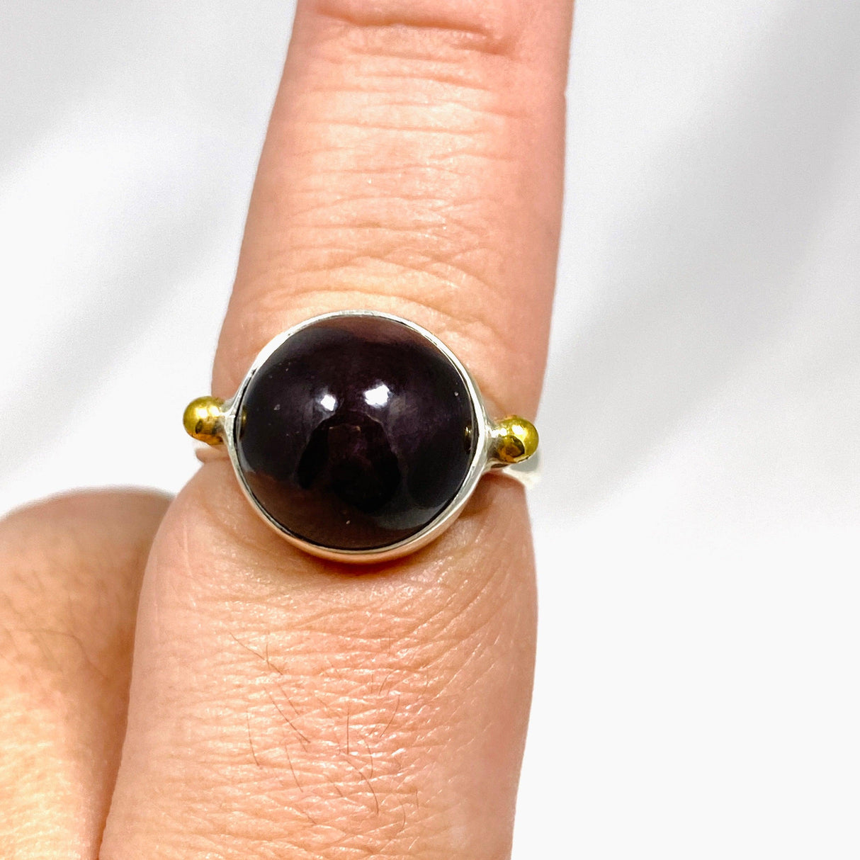 Star Garnet Round Ring with Brass Detailing Size 9 KRGJ3132 - Nature's Magick