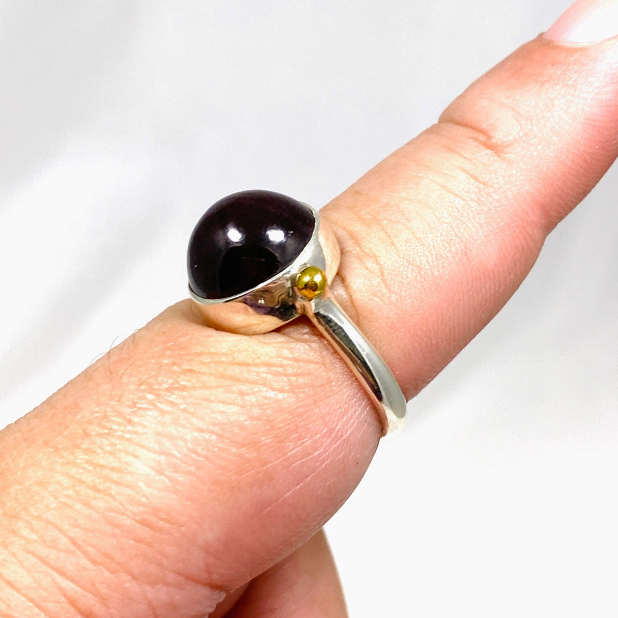 Star Garnet Round Ring with Brass Detailing Size 9 KRGJ3132 - Nature's Magick