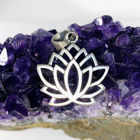 Sterling Silver Lotus Leaf Pendant 30mm SV50-614 - Nature's Magick