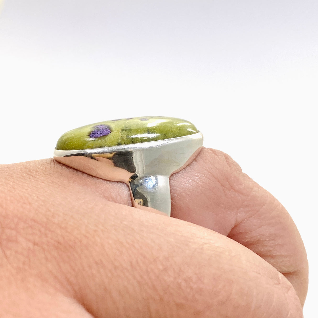 Stichtite in Serpentine (Atlantasite) Oval Cabochon Ring Size 10.5 PRGJ920