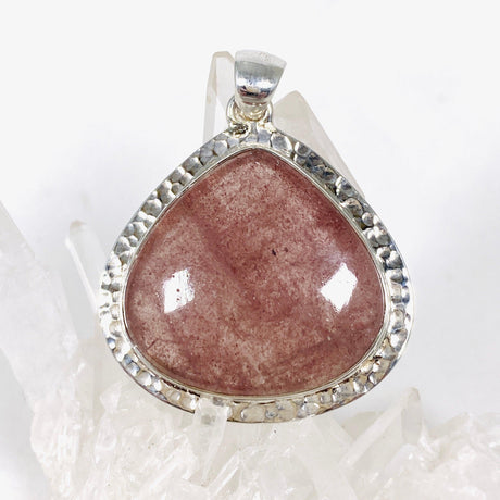 Strawberry Quartz cabochon pear pendant with hammered setting KPGJ4015 - Nature's Magick