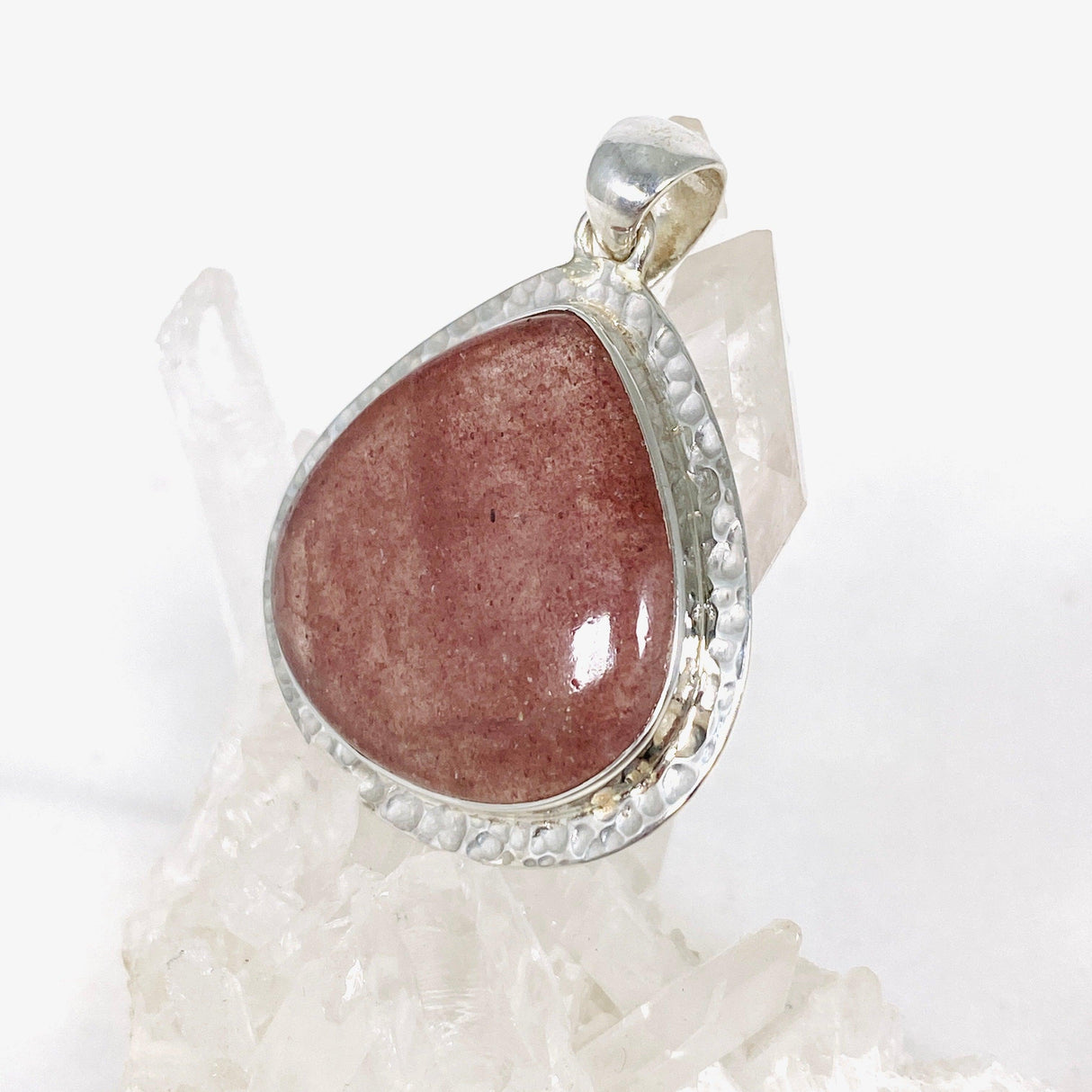Strawberry Quartz cabochon pear pendant with hammered setting KPGJ4015 - Nature's Magick