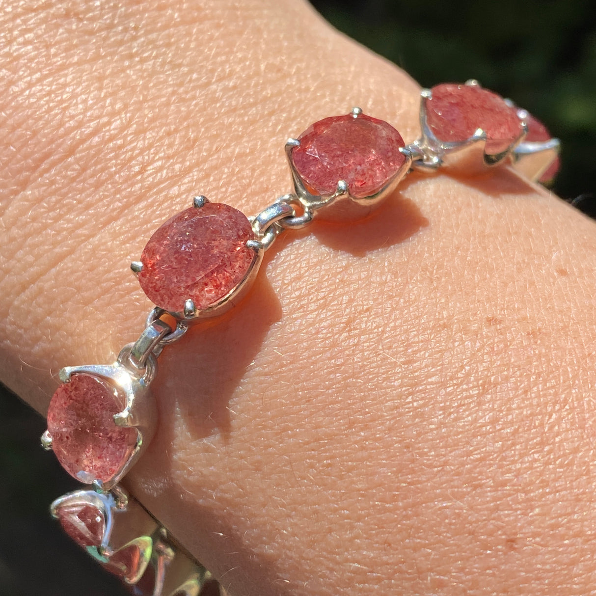 Strawberry Quartz faceted oval gemstone in 925 silver crown setting bracelet PBGJ029