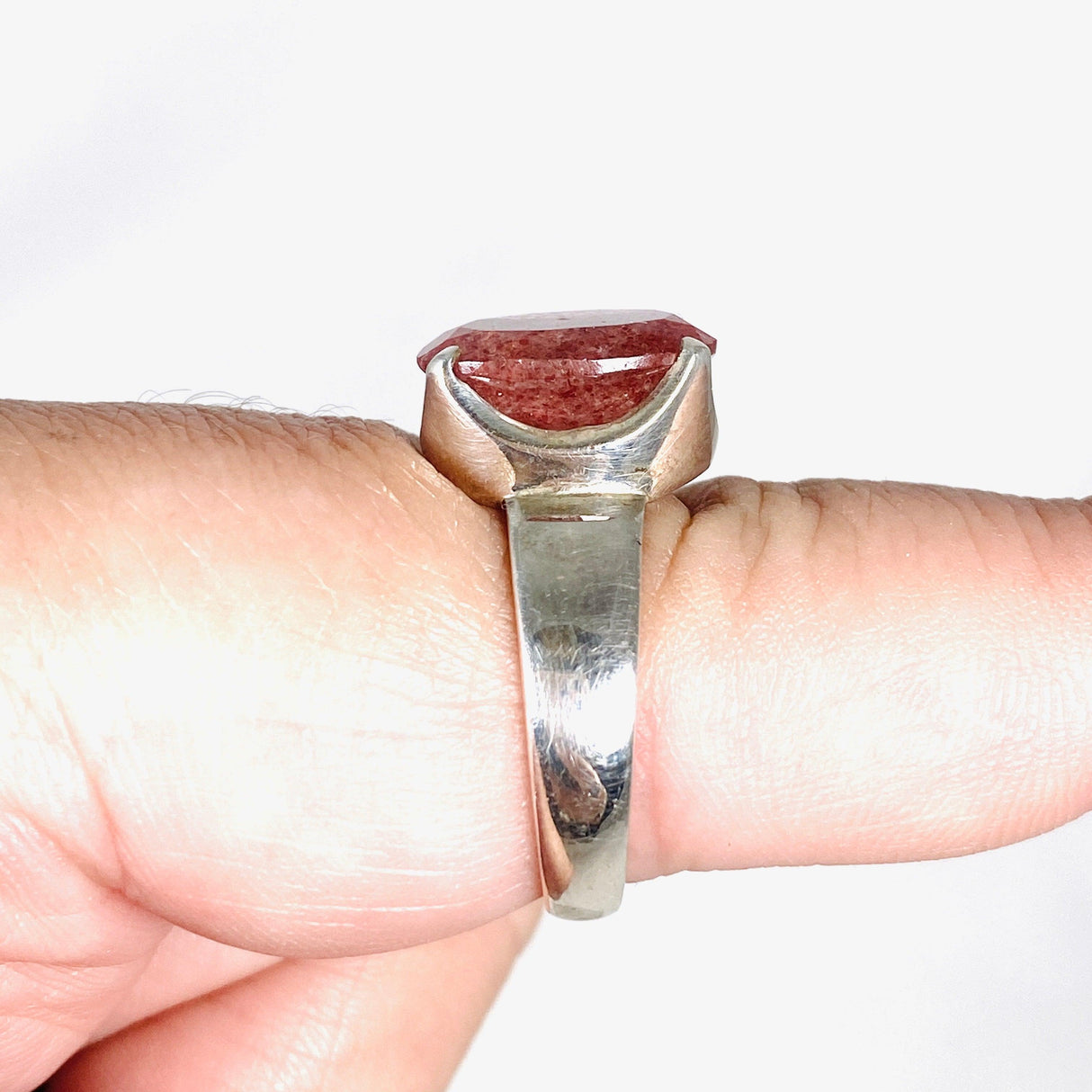 Strawberry quartz faceted oval ring s.9.5 PRGJ158 - Nature's Magick