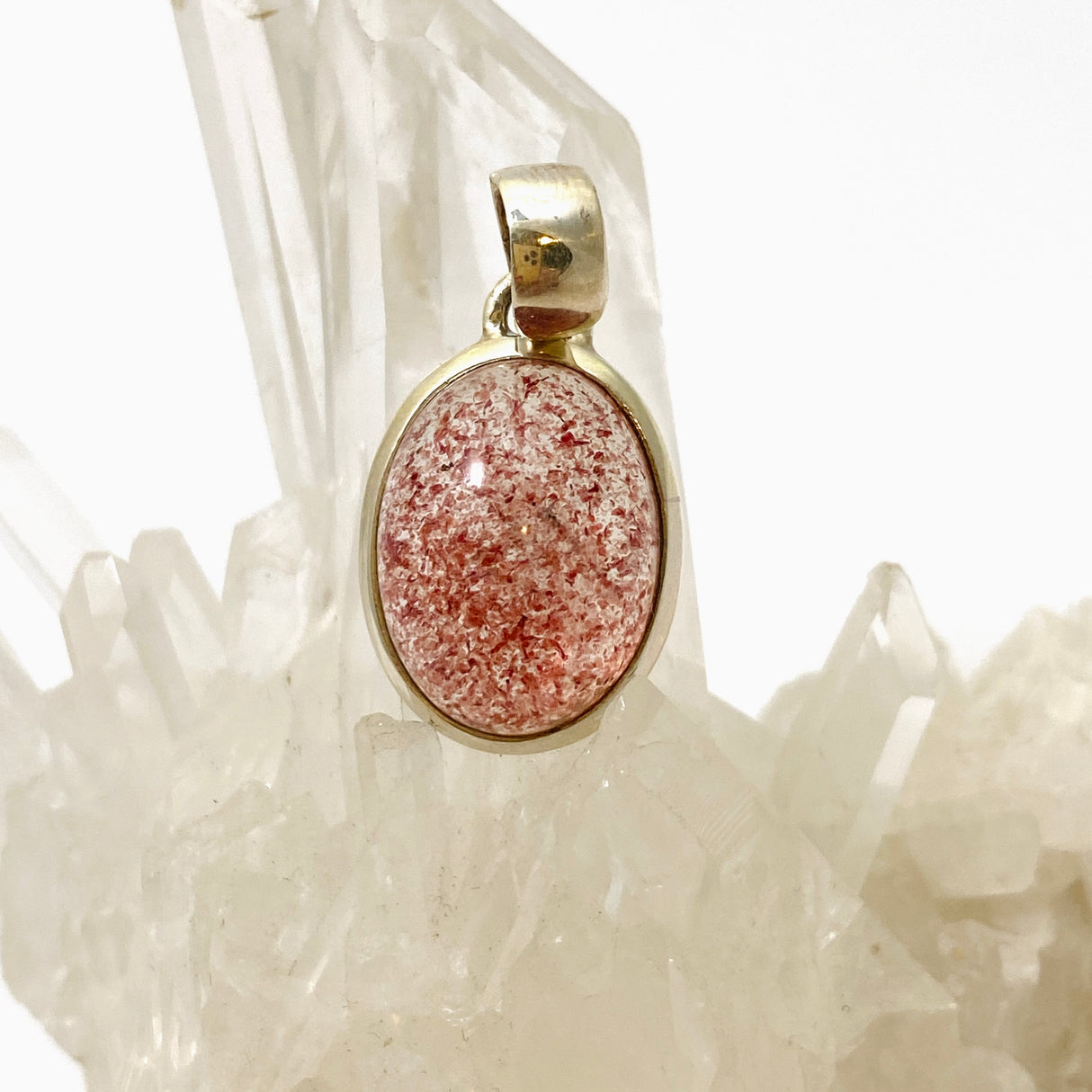 Strawberry Quartz Oval Cabochon Pendant PPGJ946