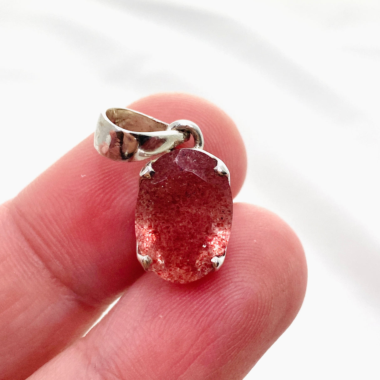 Strawberry Quartz Oval Faceted Pendant PPGJ833