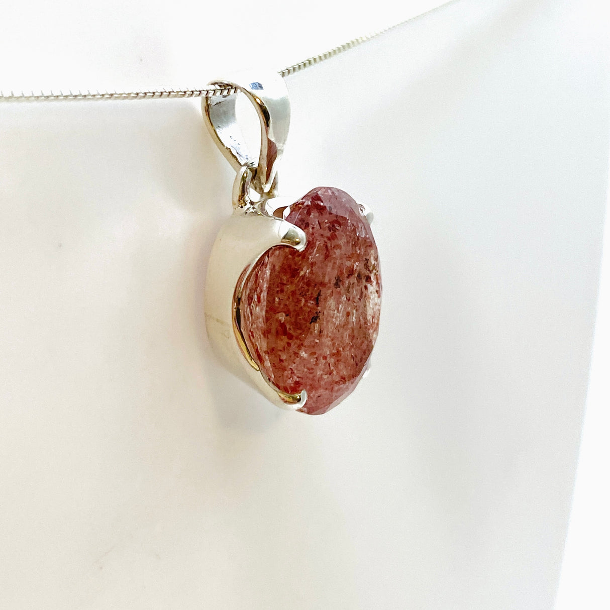 Strawberry Quartz Oval Faceted Pendant PPGJ948