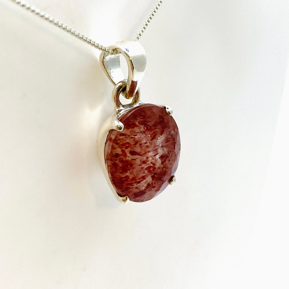 Strawberry Quartz Oval Faceted Pendant PPGJ951