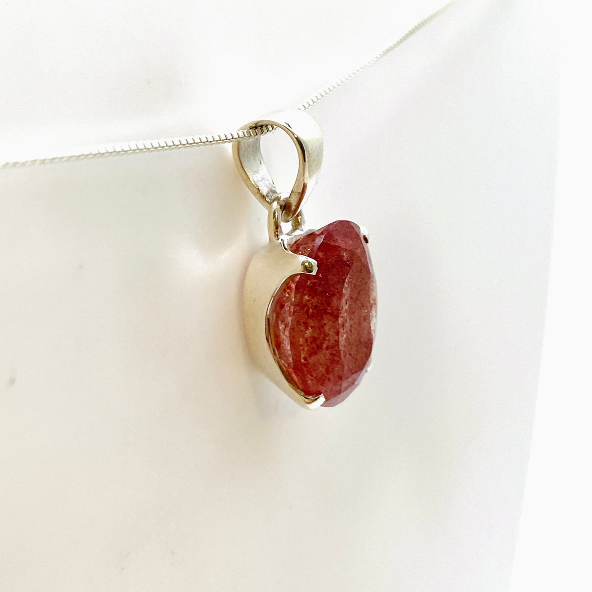 Strawberry Quartz Oval Faceted Pendant PPGJ952