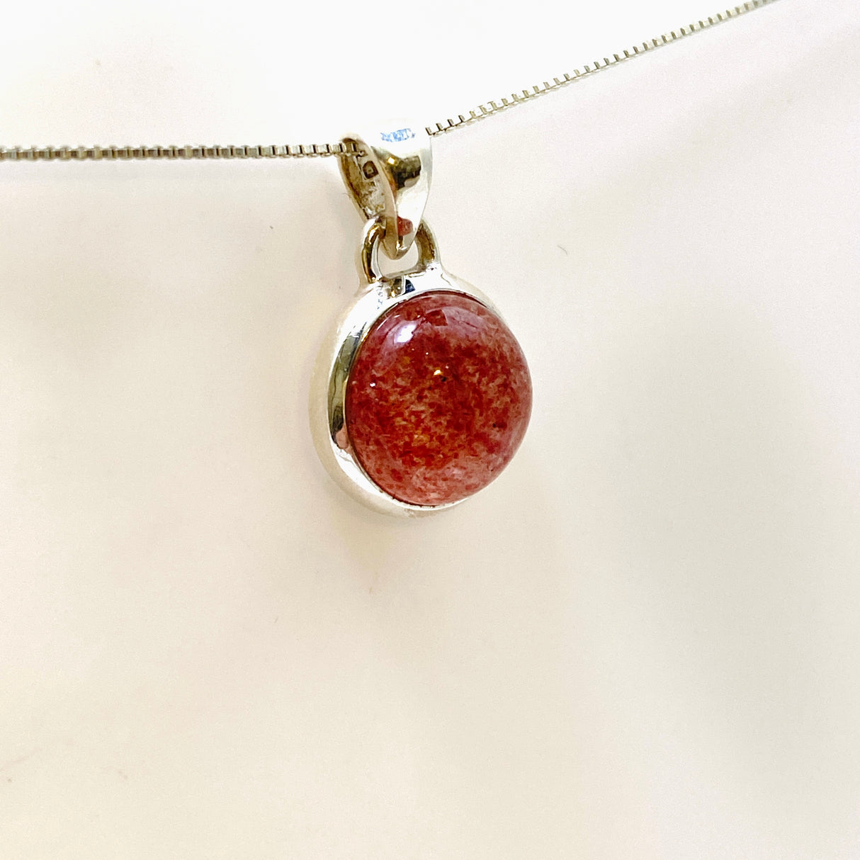 Strawberry Quartz Round Cabochon Pendant PPGJ947