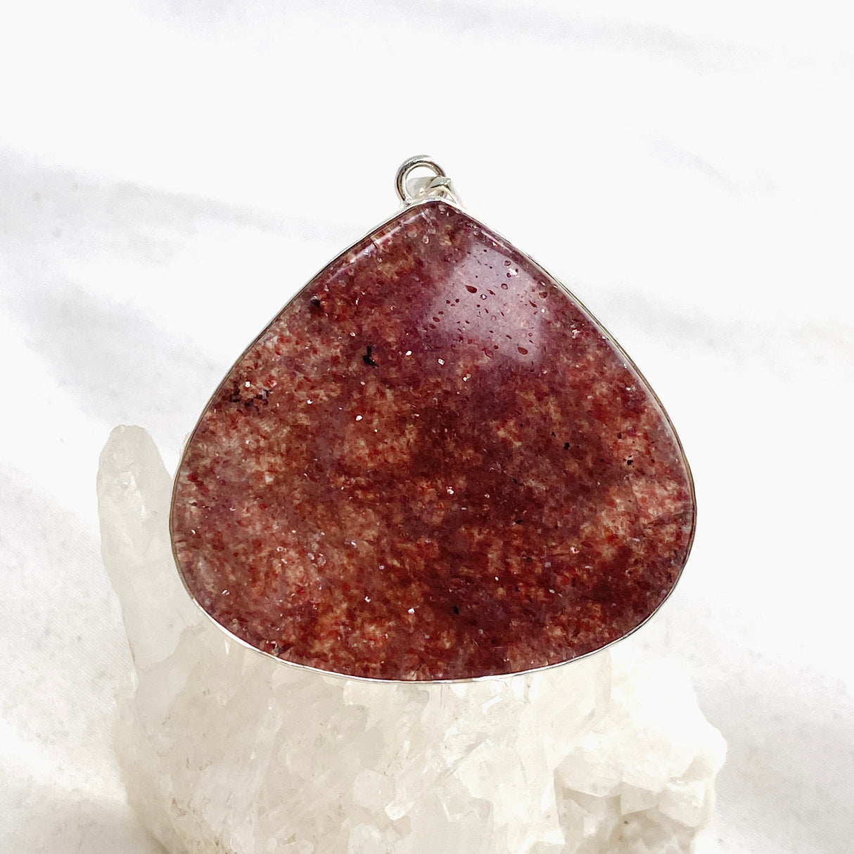 Strawberry Quartz Teardrop Cabochon Pendant in a Hammered Setting KPGJ4802