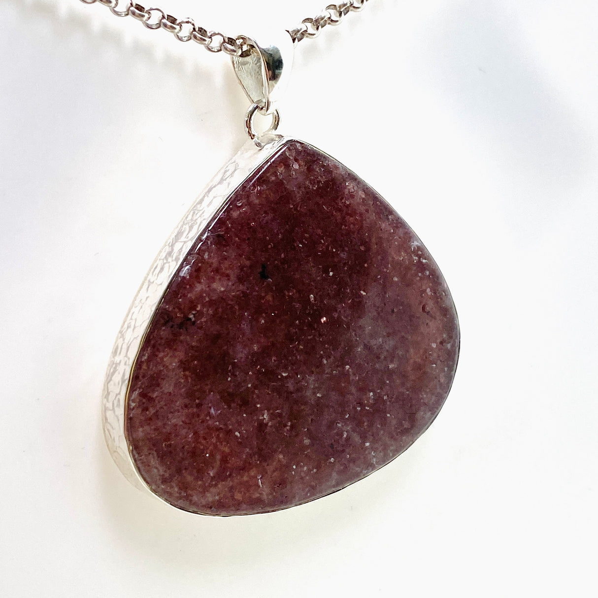 Strawberry Quartz Teardrop Cabochon Pendant in a Hammered Setting KPGJ4802