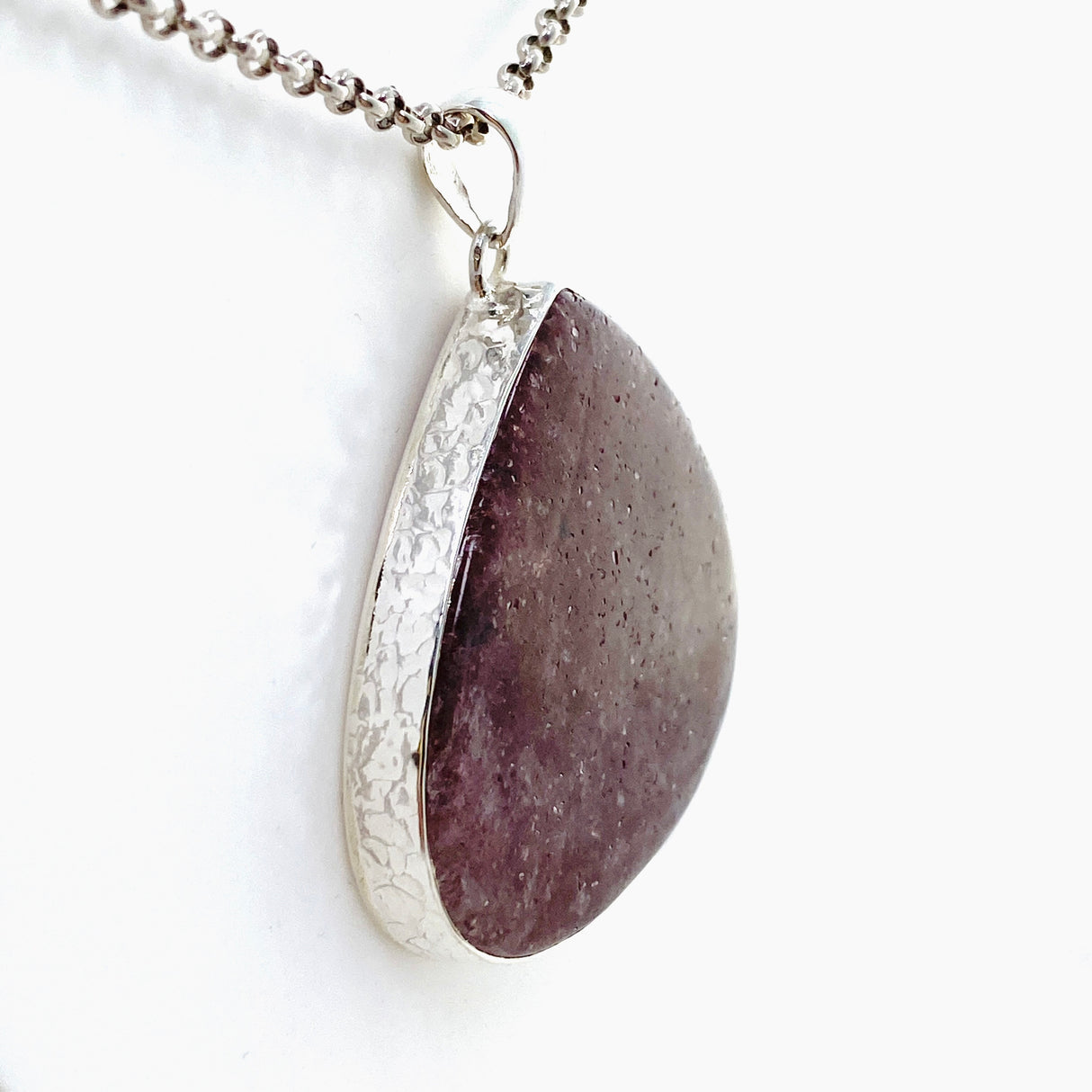 Strawberry Quartz Teardrop Cabochon Pendant in a Hammered Setting KPGJ4802