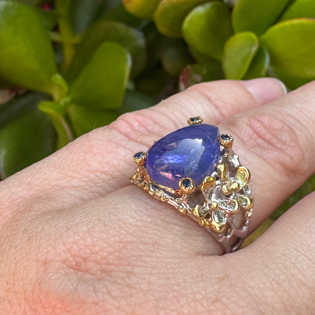 Tanzanite teardrop cabochon with Sapphite and 18ct Gold plate ring Size 7 GRA950