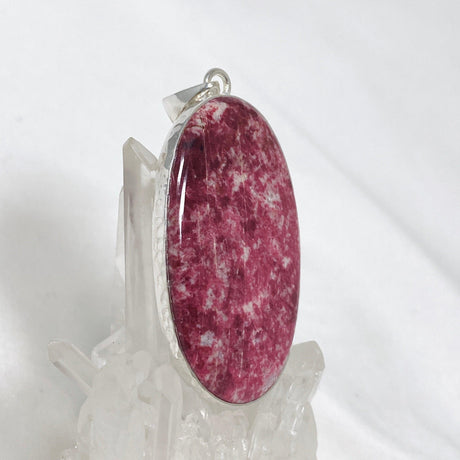 Thulite Oval Pendant in a Hammered Setting KPGJ4483 - Nature's Magick